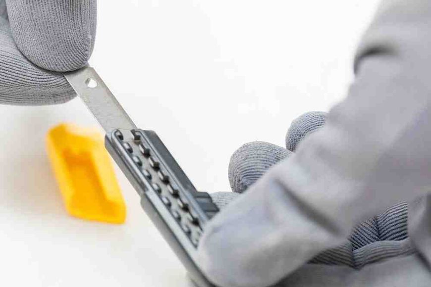 Ніж SM довжиною 130 мм з лезом шириною 9 мм з сегментами, що відламуються STANLEY 1-10-150  134377 купити в Україні