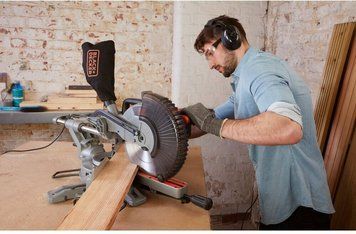 Пила торцювальна мережева BLACK+DECKER BES710  135741 купити в Україні