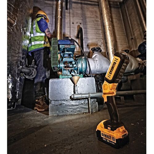 Ліхтар світлодіодний акумуляторний DeWALT, 18В XR Li-Ion, світловий потік 250/500 лм, вага 0.68 кг  31908 купити в Україні