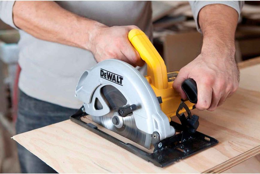 Пила дискова ручна мережева DeWALT, 1350 Вт, діаметр диска 184х16 мм, 5500 об/хв, вага 3.66 кг  27169 купити в Україні