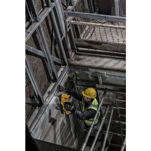 Пістолет цвяхозабивний акумуляторний по бетону DeWALT, 18В XR Li-Ion, безщітковий, діаметр/довжина ц  30171 купити в Україні
