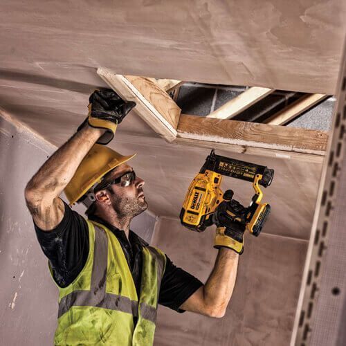 Пістолет цвяхозабивний акумуляторний безщітковий DeWALT DCN680NT  304094 купити в Україні