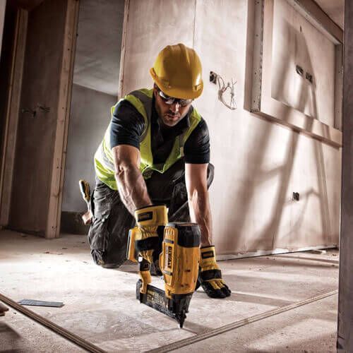 Пістолет цвяхозабивний акумуляторний безщітковий DeWALT DCN680NT  304094 купити в Україні